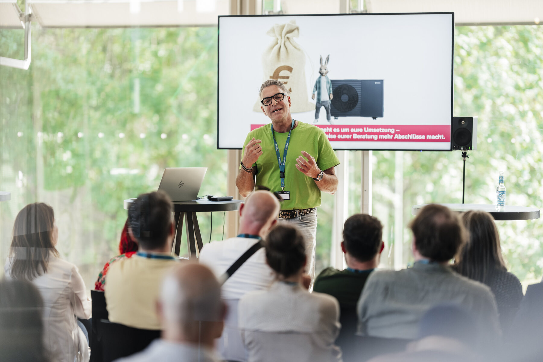 Achim Jaeger als Keynote Speaker vor dem Publikum